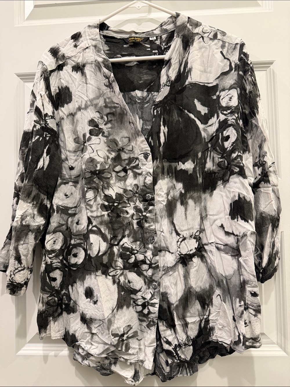 Vintage Jams World Black & White Floral Button-Down Shirt